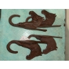 Image 3 : Decorative Assortment: Horse Head Hooks, Door Knockers, Vase with Flowers, and Framed Tray