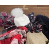 Image 3 : Scarves and Knitwear Accessories in Various Textures and Colors