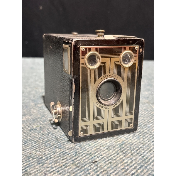 Kodak Six-20 Brownie Junior Box Camera