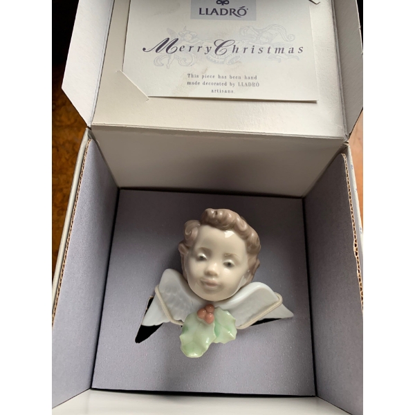 LLADRO Porcelain 'Seraf w/ Holly' Figure - 2.5L 