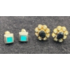 Image 1 : Two Pairs of Stud Earrings. 10k gold 4.76g and 925 blue earrings.