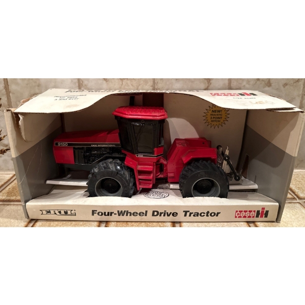 Vintage-Style Die-Cast Ertl Case International  1:32 Scale 4W Drive Tractor 