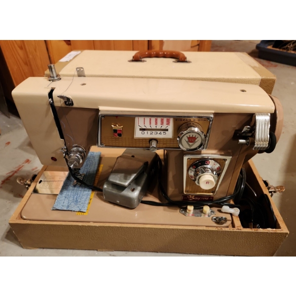 Baycrest Sewing Machine in Case. Model 336
