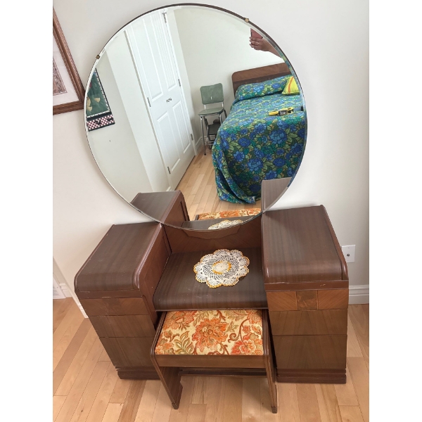 Vintage Vanity - 42W,, 18D, 62T 