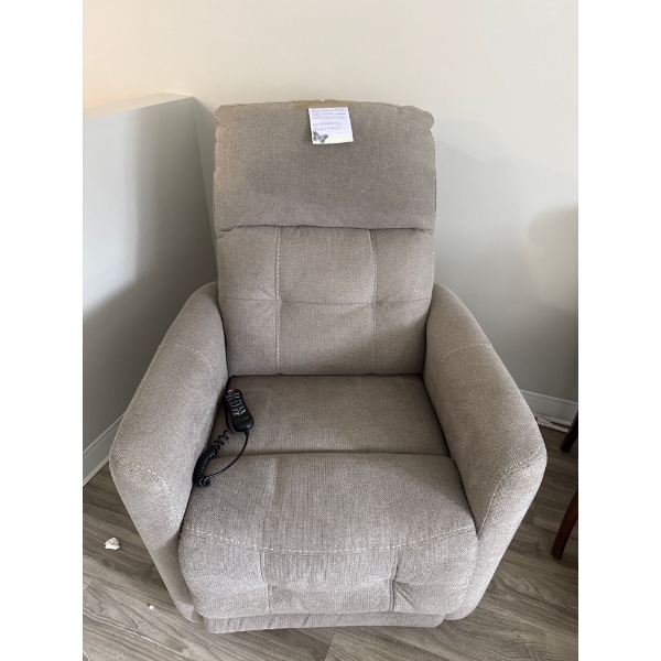 Massage Chair (31" X 33" X 40")
