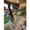 Image 4 : 2 ton folding hydraulic engine hoist with a set of heavy duty jack stands