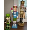 Image 1 : Collection Of Decorative Holiday Nutcrackers 15T Tallest 