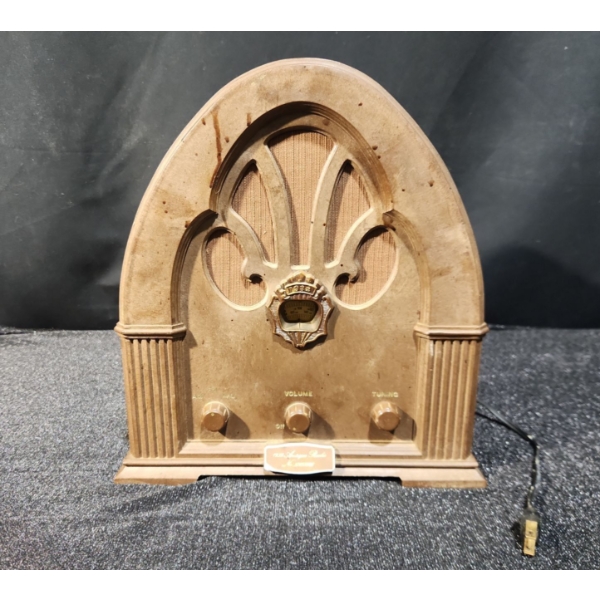 1932 Antique Radio, Tested and Working! AM/FM Frequencies - 12"H x 6"W