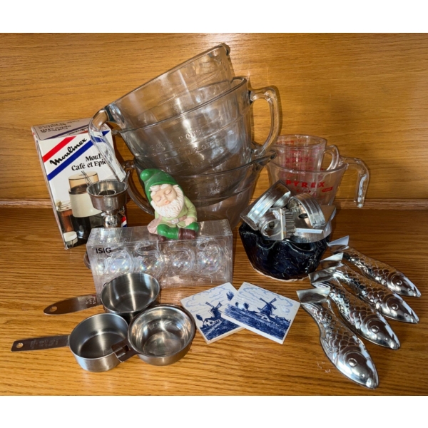 Pyrex Measuring Devices Dessert Moulds New Coffee Grinder Cookie Cutter & More