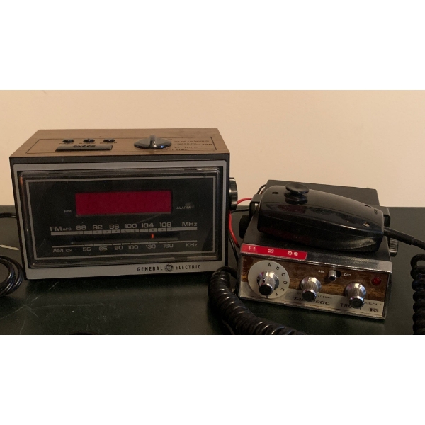  Realistic CB Radio 21-141 TRC-11 w/ General Electric  Alarm AM/FM Radio