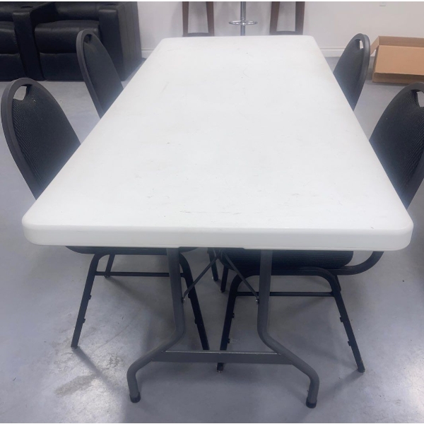 Portable/ Collapsible Rubbermaid Durable Table w/ Four Chairs