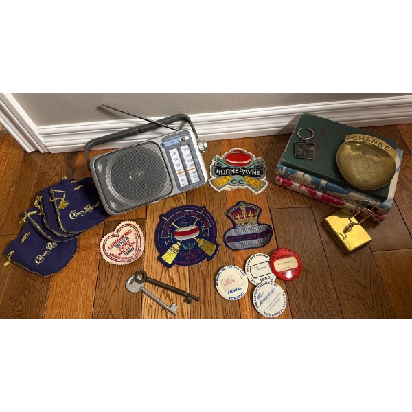 Panasonic Portible Handheld AM/FM Radio w/ Assorted Curling Related Buttons & Patches 