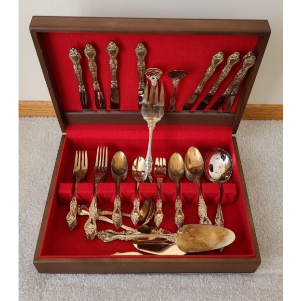 Royal Sealy 24k GP Stainless Steel Cutlery Set in Wooden Box w/ Red Velvet Trim 