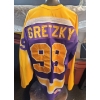 Image 15 : Wayne Gretzky Hat Trick! Action Figure, Upper Deck Trading Card and LA Kings Jersey Size M