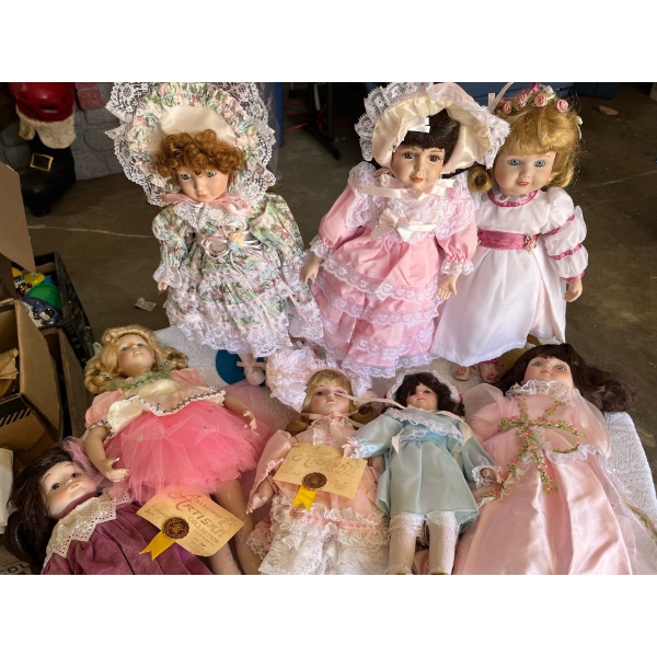  collection of musical dolls 7 in total