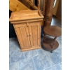 Image 1 : Wooden bookshelf 22” wide 9” depth 36” height and small vintage round coffee table 23 Height 16” wid