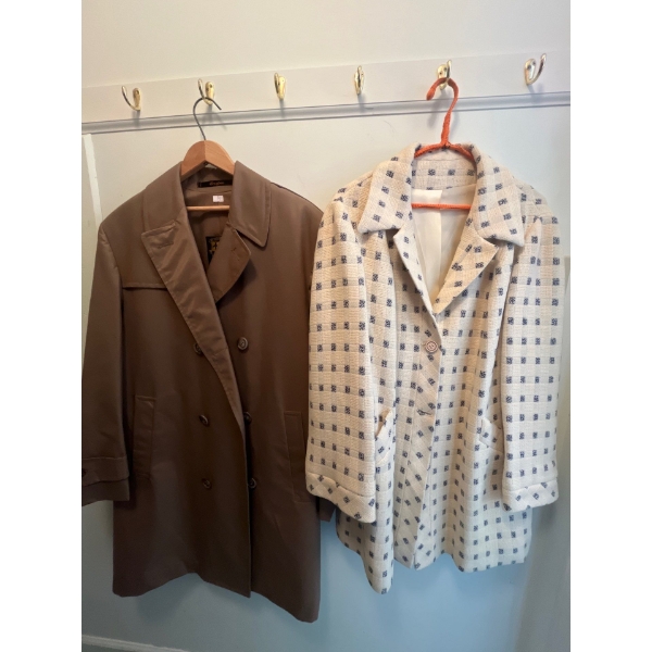 Vintage ladies full length Croydon Quality clothes .
With Ladies white and blue 3/4length jackets bo