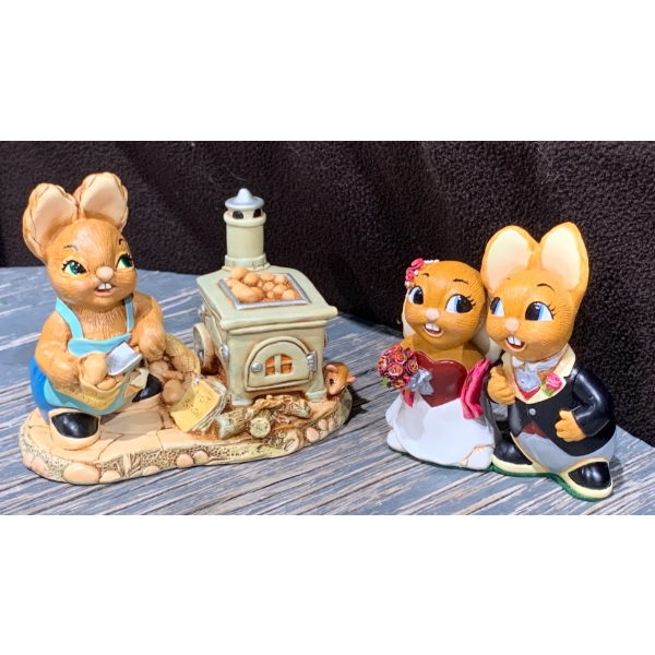 Pen Delfin Figures -  'Bride & Groom'  In  Box (4.5T) & 'Spud' (7W, 5.5T) 