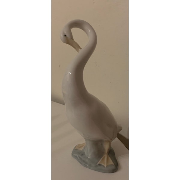 LLADRO Porcelain Duck Figurine  - 9T 