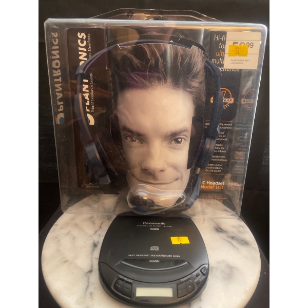 Panasonic Portable CD Player Mo.SL-S120 w/ Plantronics PC Heat Set Mo.HS1