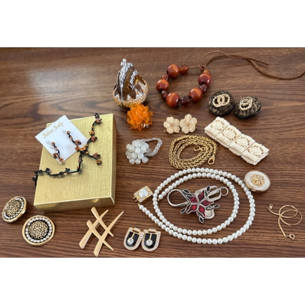 Vintage Costume Accessories & Small Metal Trinket Box 2.5T