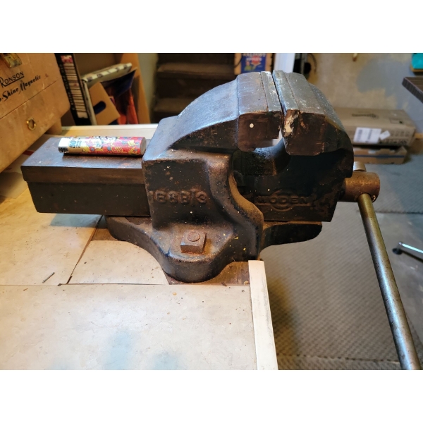 XL Shop Vice - Removal Required