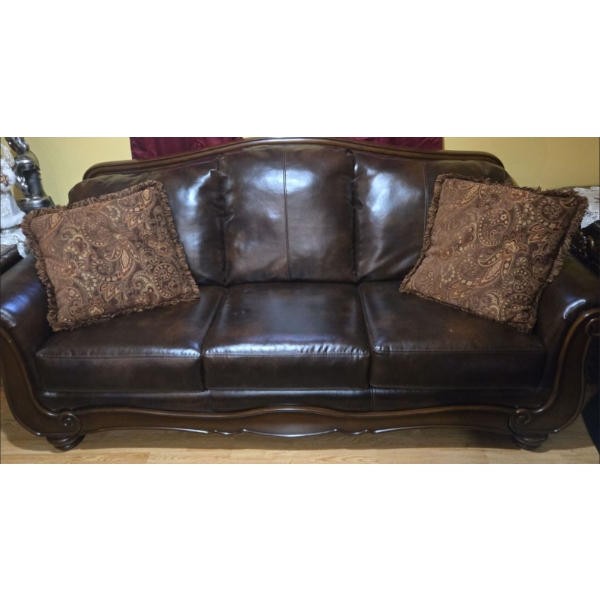 Vintage Ornate Wood Carved Couch w/ Cushions in Excellent Condition - 85W, 38D, 40T