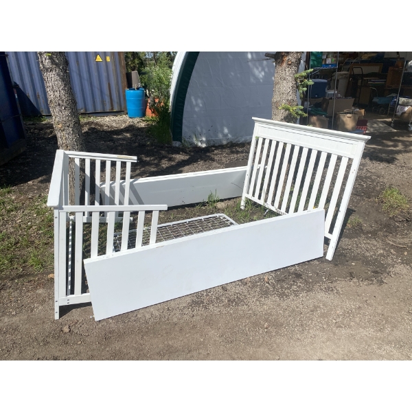 White Wood Crib With Mattress And Support Grid