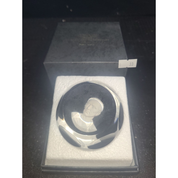 Franklin Mint- Baccarat Cameo in Crystal Paperweight: Julius Caesar