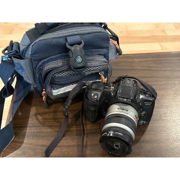 Minolta Maxxum 400si Film Camera w/ Case & Lens AF Zoon 0.4m/1.3ft, Macro 
