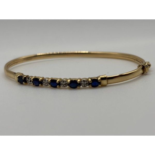 Ladies 10k Gold Bracelet with Diamonds & Emeralds Beautiful shape . 4.02g