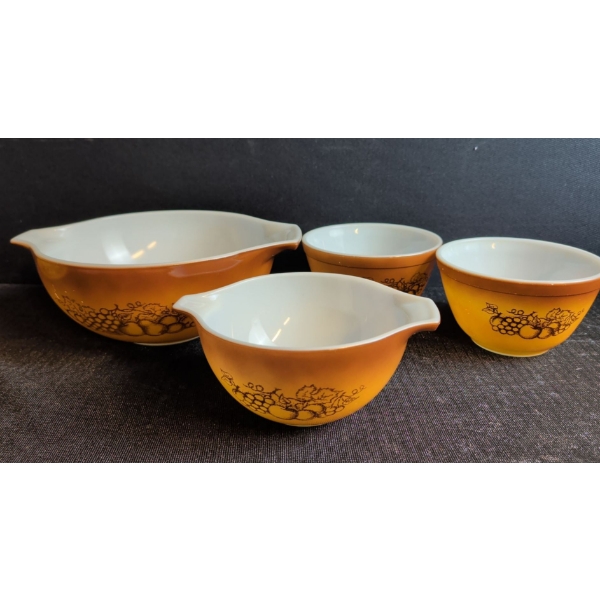 Pyrex Dishes "Old Orchard" Pattern Mixing Bowls from 1973