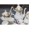 Image 2 : Old Country Roses: Teapot, Coffeepot 10 T and Other Assorted China 