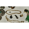 Image 5 : Vintage Jewelry Lot Featuring Necklaces, Earrings, Bracelets, and Decorative Trinket Basket