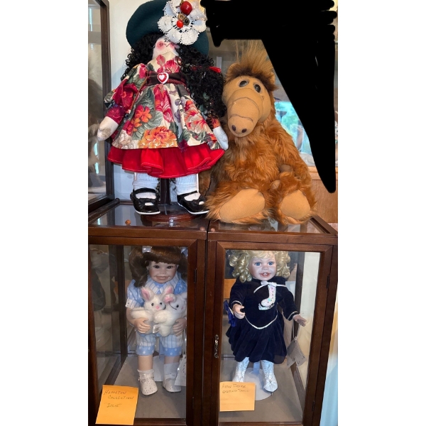 Dolls in Cases 16T - Hamilton Collection 'Kelsey', Hamilton Collection 'Julie' & Bonus Doll & Toy 