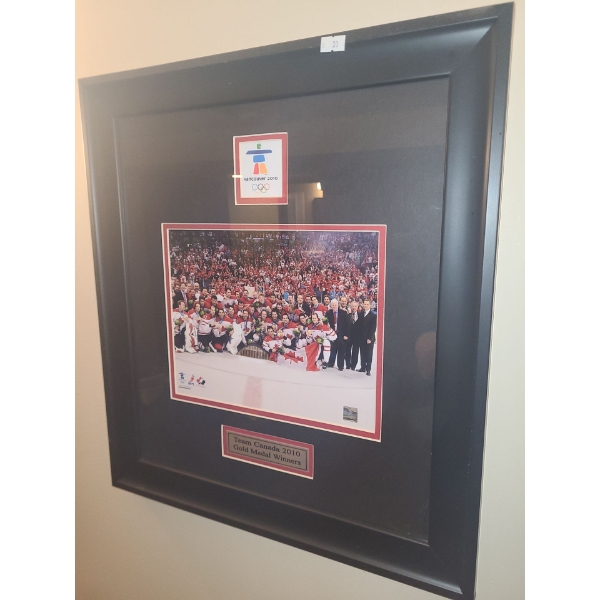 Team Canada 2010 Gold Medal Winners Photo 17.5 X 19.5 Framed Under Glass