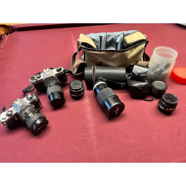 Camera collection. sMC Pentax-A zoom 1:3.5-4.5 35-70mm and ASAHI Pentax K 1000. Additional lenses, 