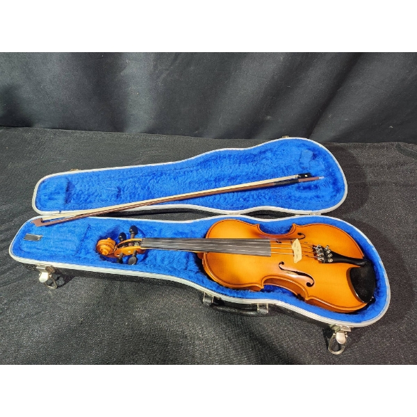 Reproduction Stradivarius Violin Model V130 w/ Case and Bow