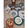 Image 4 : Souvenir Collector Plates and Trinkets