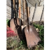 Image 4 : Garden supply lot, tomato’s cages, rakes shovels snippers and more