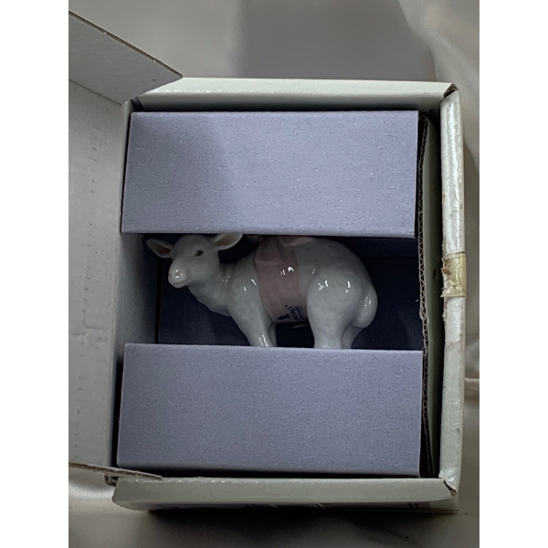 LLADRO Porcelain "Nativity Lamb' 3L