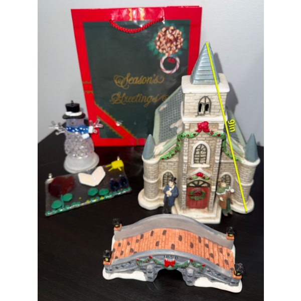 Lemax Caddington Village St. Lukes Church Mo.35055 9" Tall & More