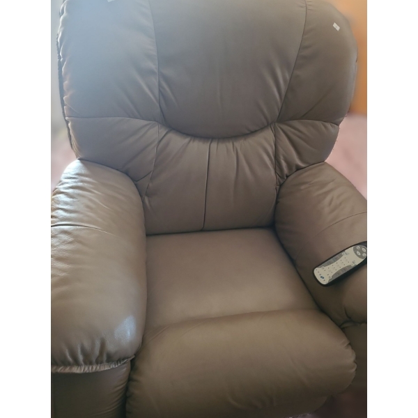 La-Z-Boy Beige Leather Reclining Massage Chair 39 w, 32 d, 40 h 