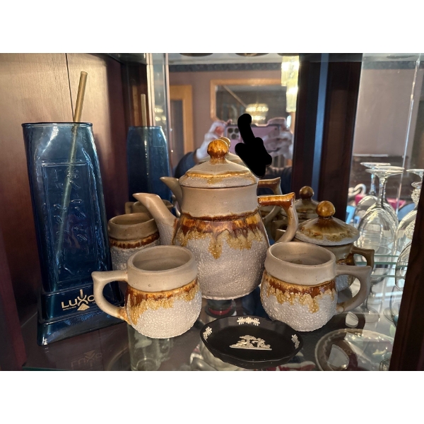 Stoneware Drinking Set, Luxor Glass, Wedgewood Small Dish (Small Chip) 