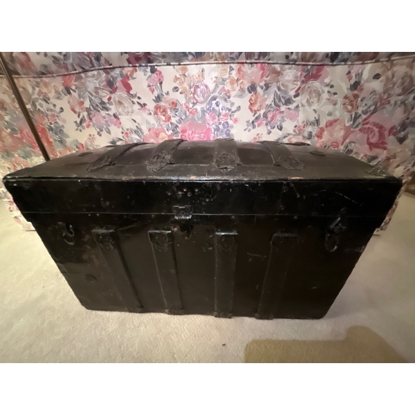 Antique Steam 30x18x16
Trunk