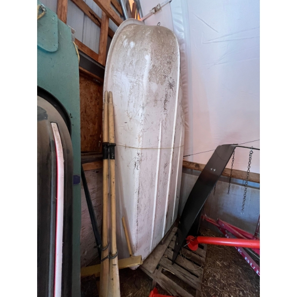 12’ fiberglass boat With set of ores