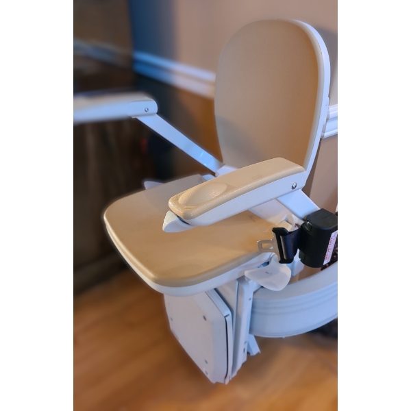 Acorn Stair Assist- Installed on 14 Step Curved Stairwell- Remotes Included/ Tested