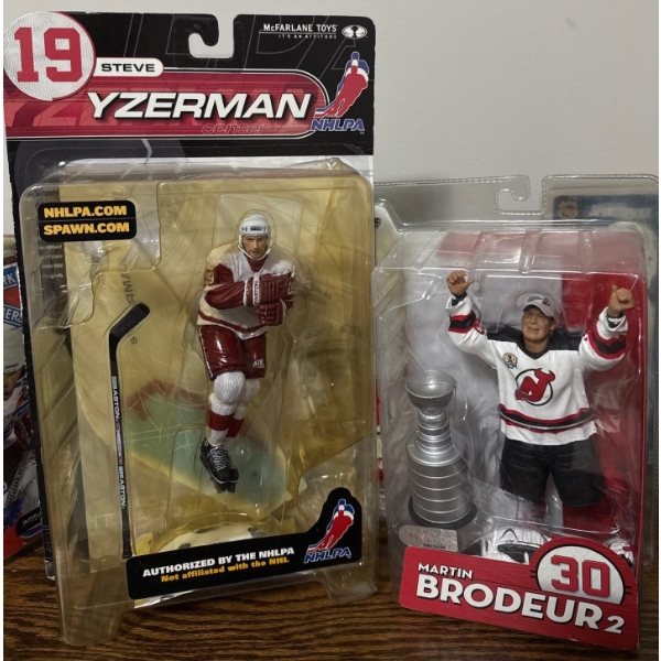Steve Yzerman & martin Brodeur NHL Hockey Figurines