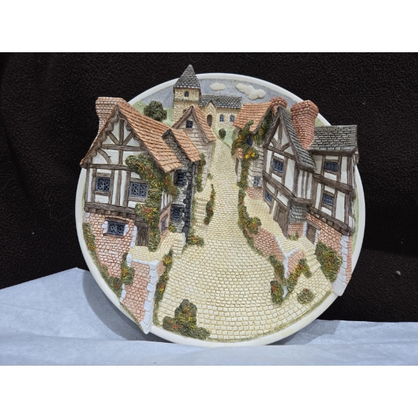 Hanging Hand Carving 'Collectors Guild Piece' By David Winter 