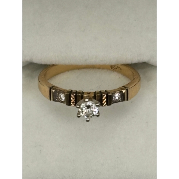 Vintage 14 k diamond engagement ring 2.3 g